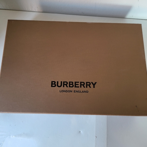 Burberry Beige & Black Logo Jacquard Scarf nwt - Picture 5 of 8